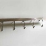 ज़ुन्जिया/झिन्झिजिया – स्टेनलेस स्टील प्लेट सफेद कोट हुक बेडरूम दरवाजा कपड़े मुफ्त पंचिंग छोटा हुक पेंडेंट हैंगिंग कपड़े दरवाजा पीछे का हुक