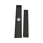 Bagno con doccia a grande spostamento in acciaio inox con scarico a pavimento a griglia con foro rettangolare